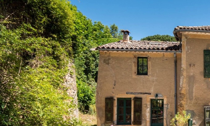 Colognac Maison | Cottage de charme dans nature luxuriante entouré de lamas