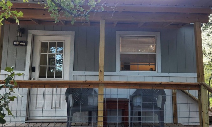 Fayette County Appartement | Charming cottage in pleasant Smithville with AC