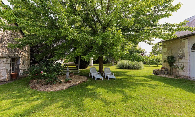 Mayet Cottage | Gîte de charme avec terrasse, proche circuit 24H et zoo de la Flèche, idéal pour 4 pers.