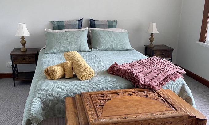 Lindisfarne Cottage | Charming Cottage Retreat perfect for short or longer stays in Lindisfarne.