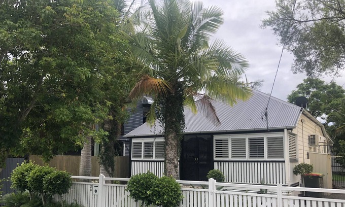 Windsor Maison | Charming cottage with backyard and close to everything