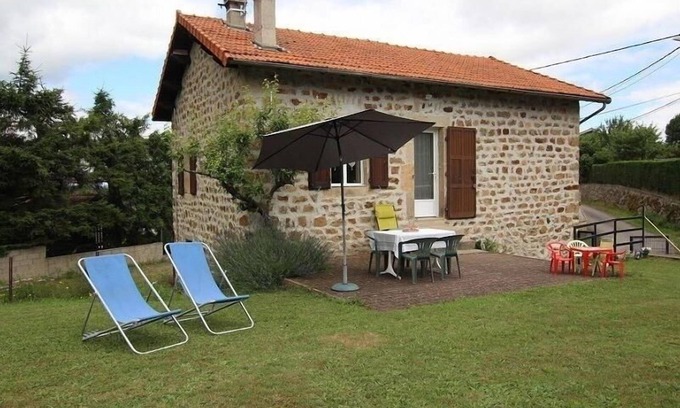 Lantriac Cottage | Charmante Maison Traditionnelle avec Jeux, Terrasse et Parking à Lantriac
