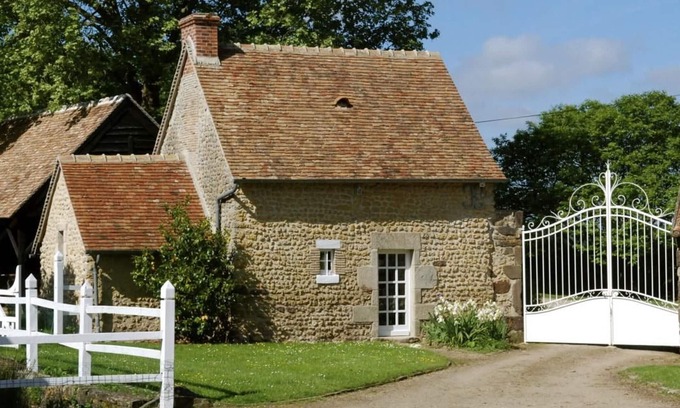 Maresche Cottage | Gîte charmant avec piscine chauffée, tennis et jardin près de Beaumont-sur-Sarthe
