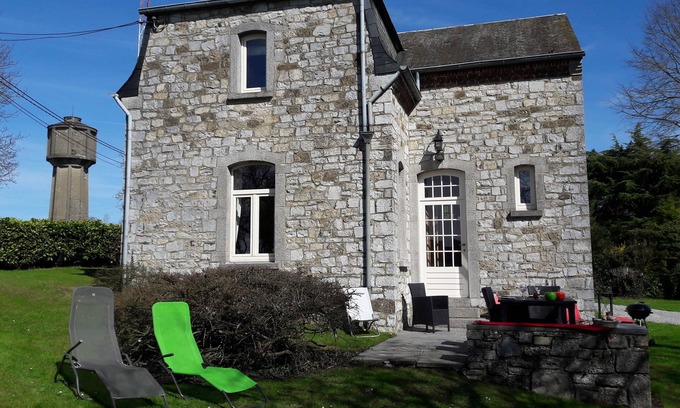 Les Rivages Cottage | Gîte de charme avec grand jardin arboré à Dinant