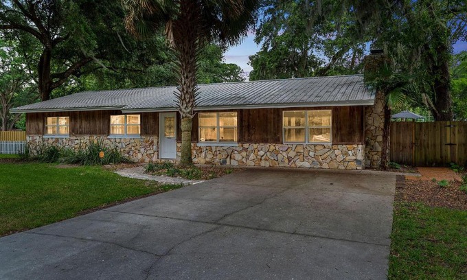Fellowship Maison | Charming Cottage With Pool Table 15 Min From WEC