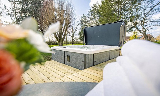 Saulcet Cottage | Gîte de charme avec spa, terrasse et grand jardin, au cœur des vignobles entre Moulins et Vichy