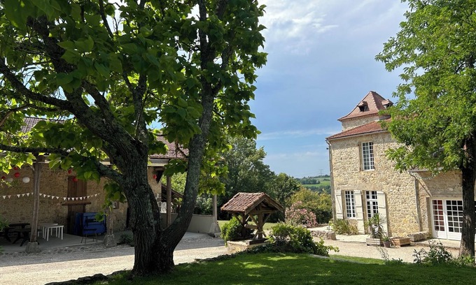 Clermont-Dessous Maison | Domaine de charme avec gîtes de groupe (59 pers) et piscine en campagne