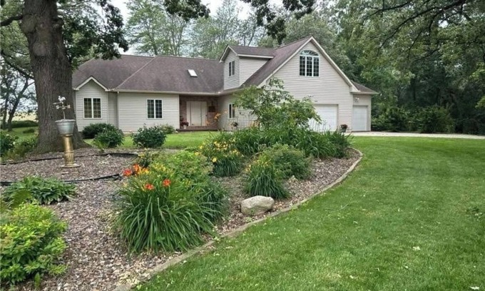 Clinton Maison | Charming country 4 bed/2 bath house in Clinton, near golf & casino. Wifi, A/C