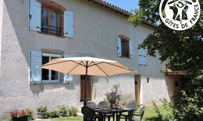 Pralong Cottage | Charmant Gîte avec Jardin Privatif, Proche Montbrison, Équipé Moderne et Confort Total