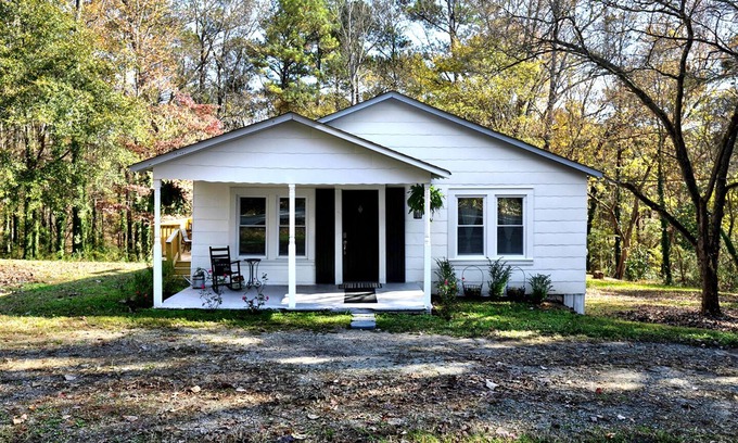 Dallas Maison | Charming Country Cottage Retreat - Walking distance to Downtown