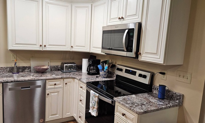 Racine Maison | Charming country duplex with WiFi and AC in peaceful Wampum.