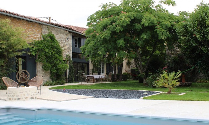 Fontclaireau Cottage | Gîte à Fontclaireau : piscine privative, jardin clos, 4 ch., draps et linge fournis