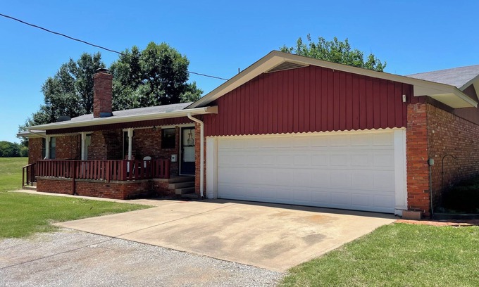 Elgin Maison | Charming country home with WiFi, AC in marvelous Elgin
