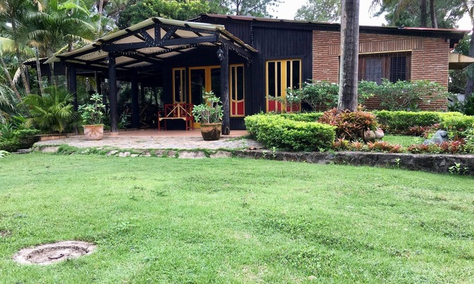 Bajos de Haina Maison | Charming country house with 4 bedrooms and WiFi, AC in fabulous Hato Damas