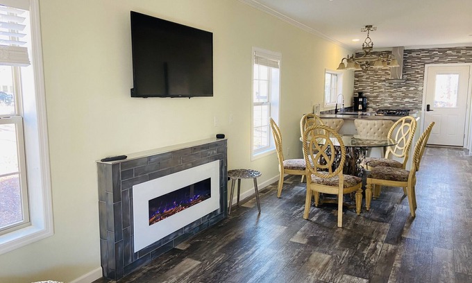Galloway Maison | Charming Country Retreat Near Top Attractions golf beaches shops hike boat