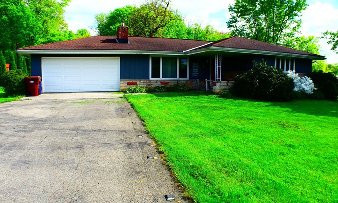 Grove City Maison | Charming Country Rustic home with upgraded amenities on a full acre.
