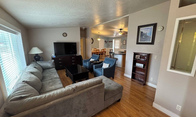 Enoch Maison | Charming Countryside, 3 bedroom, 2 bath home with plenty of parking.