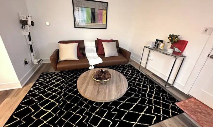 Riverside Appartement | Charming Cozy Suite in Berwyn/ Riverside