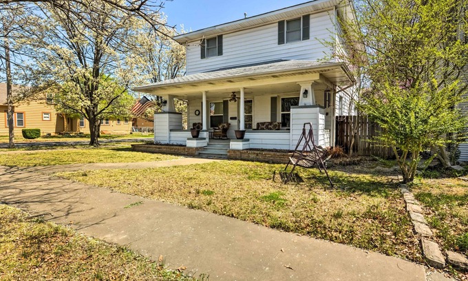 Bartlesville Maison | Cozy Craftsman Style Home dans le centre-ville de Bartlesville