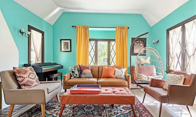 South Wrigley Maison | Charming Designer Cozy Spanish house in Long Beach