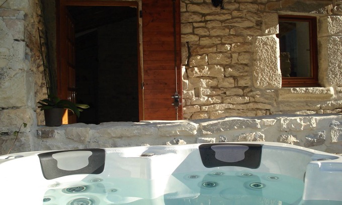 Carnas Cottage | Calme absolu, concept de gites pour couples uniquement. Prestige & design.