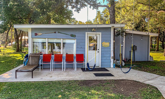 Kingsland Maison | Charming dog-friendly lakefront home with lake view, dock, & washer/dryer