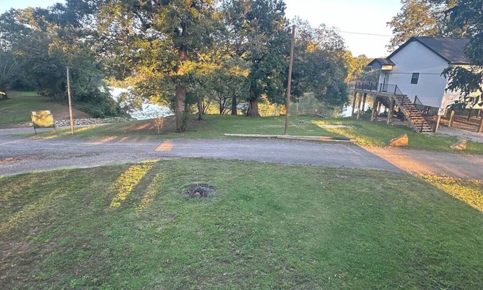 Gregory Cabine | Charming double suite cabin on the Red River near Searcy, AR