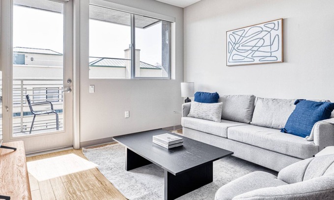 Little Tokyo Appartement | Charming Downtown 2BR w/ Gym & Pool, near Grammy Museum, by Blueground
