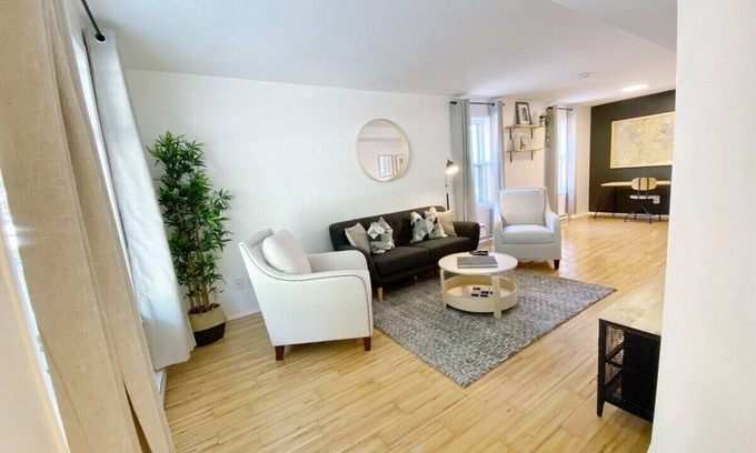 Fredericton Maison | Charming downtown apartment located in a 2 unit home