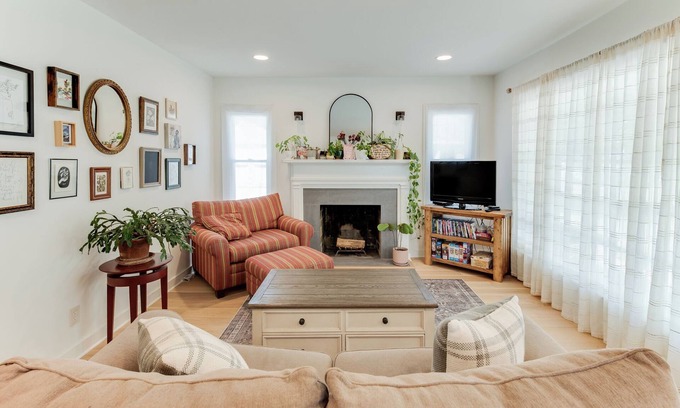 Northport Maison | Charming Downtown Retreat: Modern Comforts in the Heart of Northport