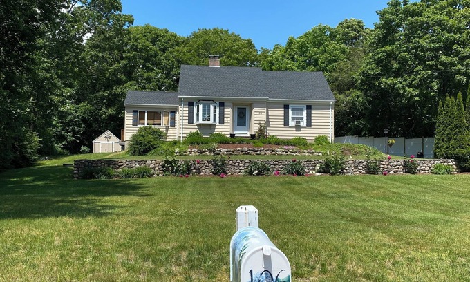 Westerly Maison | Charming Dunn’s Corners Westerly Cape
