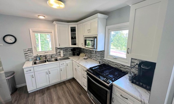 St. Charles Appartement | Charming Duplex on Main