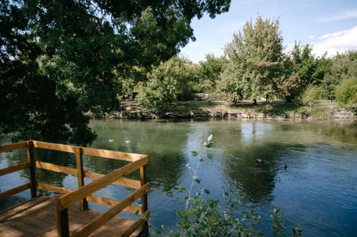 Le Thor Maison | Charming ecolodge with private access to the river