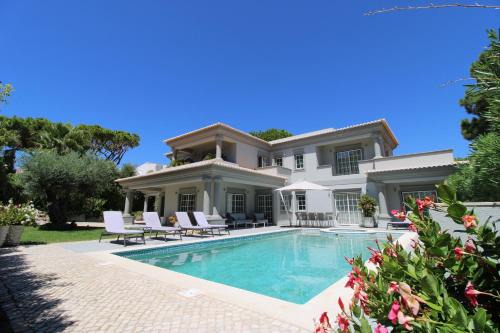 Vale do Garrao Villa | Charming Exceptional Golf Villa in Algarve