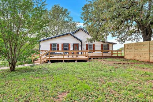 Waco Maison | Charming Family Farmhouse Unplug Unwind