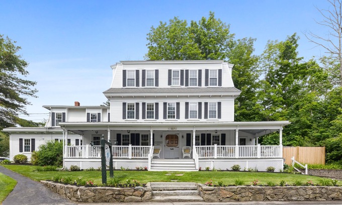 Ogunquit Maison | Charming Family-friendly 10 BR, 10.5 BA Property by Perkins Cove!