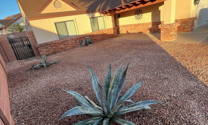 Gatewood Pointe Townhomes Maison | Charming, family friendly 4-bedroom house in NW Tucson with WiFi, AC and Pool