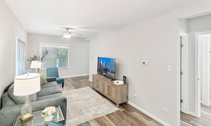 Waukegan Maison | Charming Family home near Great Lakes Naval Base!