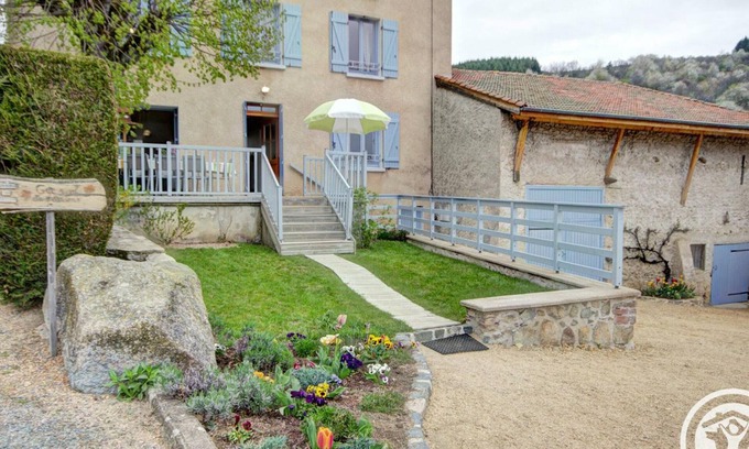 Cherier Cottage | Gîte rural familial avec jardin, terrasse et équipements modernes près du Parc Livradois Forez