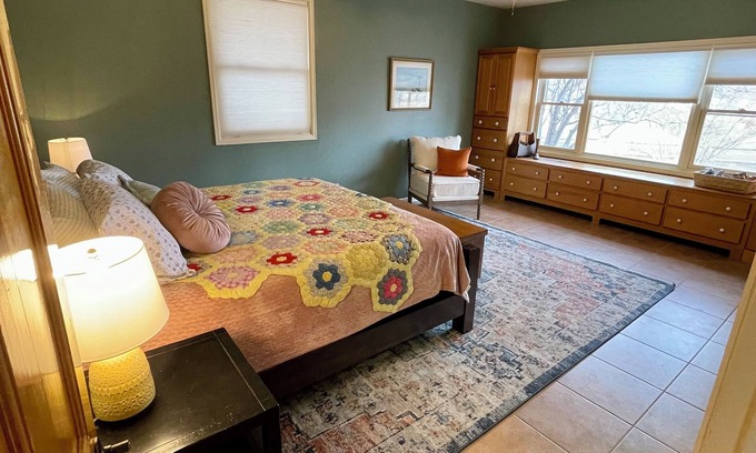 Lakewood Autre | Charming Farm House Retreat!