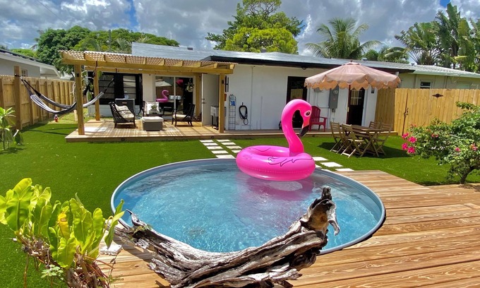 South Middle River Maison | Charming Farmhouse style w/cowboy pool in Fort Lauderdale