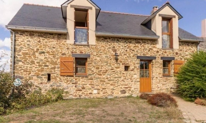 Les Touches Cottage | Gîte rénové avec jardin et terrasse sur exploitation agricole, proche étang et lac, parfait familles