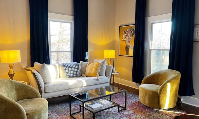 Hartsburg Autre | Charming Farmhouse Retreat
