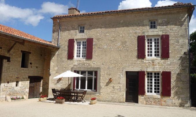 Fouqueure Autre | Ferme de charme avec piscine Et Playbarn, Gym et grand jardin