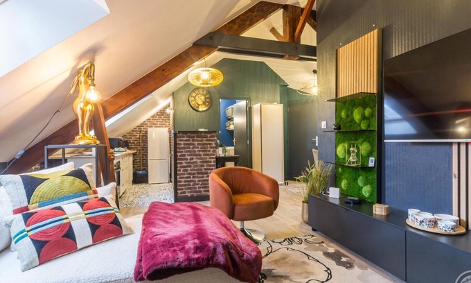 Cherbourg-en-Cotentin Appartement | Charmant appartement mansardé à Cherbourg, toutes charges incluses, Wi-Fi et équipement bébé!