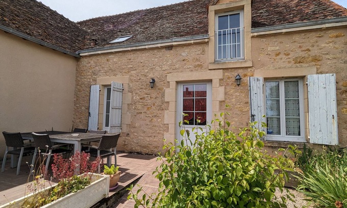 Lourouer-Saint-Laurent Cottage | Charmant gîte en Berry avec terrasses, jardin et parking privé, proche de Nohant et La Châtre