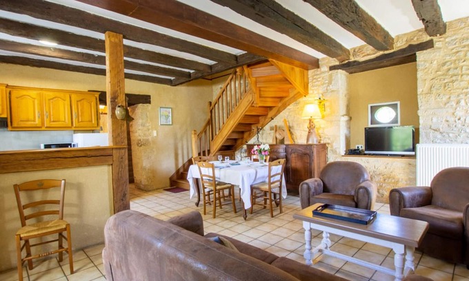 Saint-Aubin-de-Nabirat Cottage | Maison Périgourdine avec jardin, WiFi, proche de Sarlat, idéale pour familles et randonnées