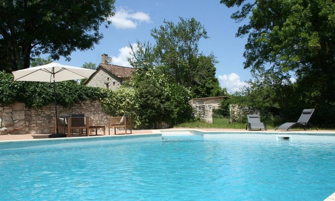 Saint-Capraise-d'Eymet Appartement | Gîte de charme en Périgord avec piscine, jardin, wifi et équipements complets