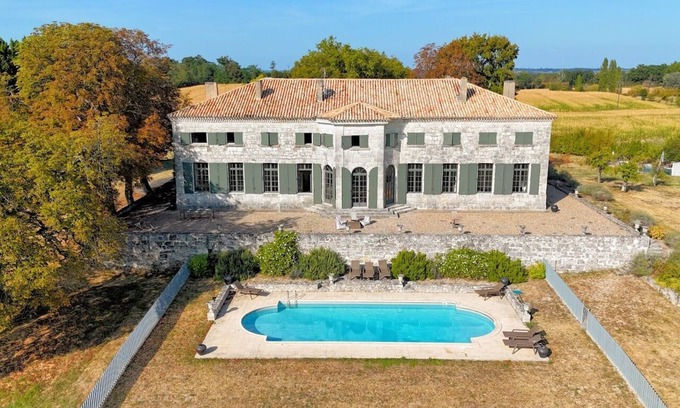 Saint-Colomb-de-Lauzun Maison | Chartreuse 17e, Charme, Grande Piscine & Billard près des Bastides