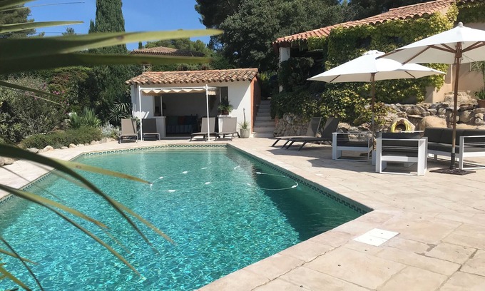 Saint-Marc-Jaumegarde Villa | Charmante Maison Provençale, Villa Le Peiral avec piscine et vue Sainte-Victoire
